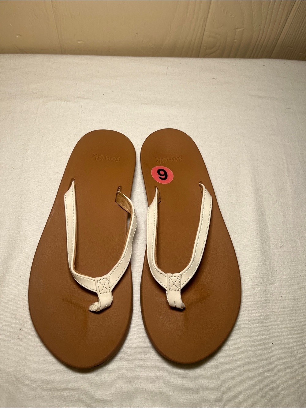 NWOT Sanuk White Strap Tan Footbed Women's Sandals